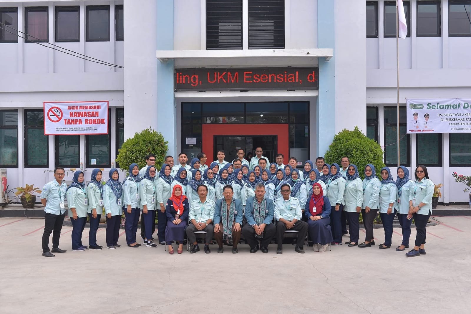 Staff dan Karyawan Puskesmas Patokbeusi